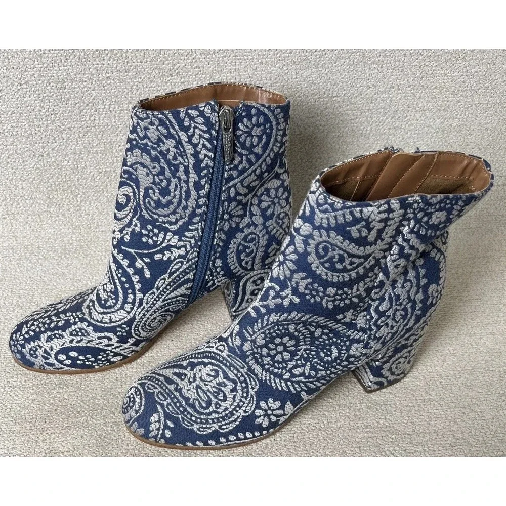 Indigo Rd Boots Women 8.5 Ankle Blue White Paisley‎ Pattern Crusona